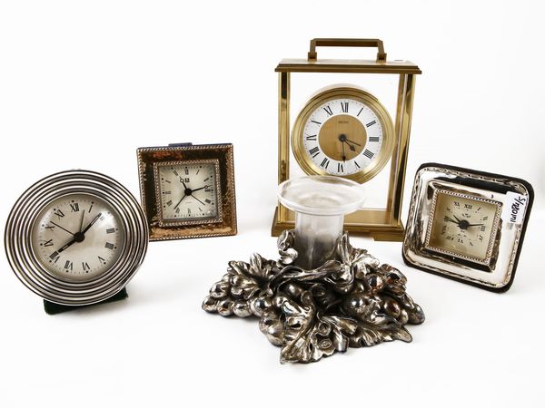 Tre orologi da tavolo in argento  - Asta L'Arte di Arredare - Associazione Nazionale - Case d'Asta italiane