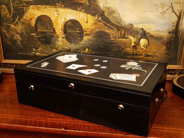 Grande cofanetto per collezioni in legno ebanizzato e scagliola  - Asta L'Arte di Arredare - Associazione Nazionale - Case d'Asta italiane