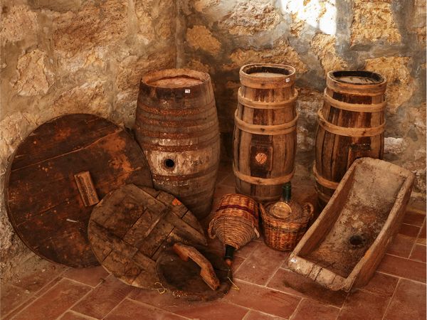 Lotto di curiosit d'epoca da cantina  - Asta L'Arte di Arredare - Associazione Nazionale - Case d'Asta italiane