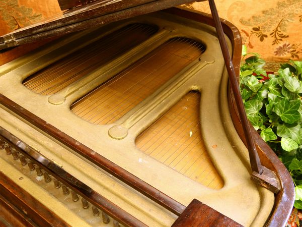 Pianoforte a coda in miniatura  - Asta L'Arte di Arredare - Associazione Nazionale - Case d'Asta italiane