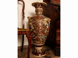 Coppia di monumentali vasi a balaustro in ceramica, Satsuma  - Asta L'Arte di Arredare - Associazione Nazionale - Case d'Asta italiane