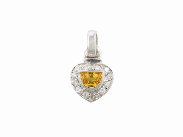 Pendente a cuore in oro bianco con diamanti e corindone giallo  - Asta Gioielli e orologi - Associazione Nazionale - Case d'Asta italiane