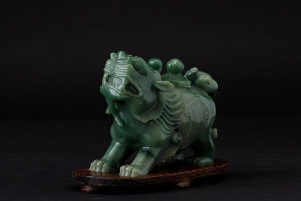 Incensiere a forma di leoncino in giada verde mela, Cina, Dinastia Qing, XIX secolo  - Asta Arte orientale - Associazione Nazionale - Case d'Asta italiane