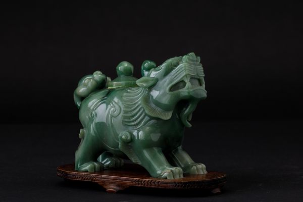 Incensiere a forma di leoncino in giada verde mela, Cina, Dinastia Qing, XIX secolo  - Asta Arte orientale - Associazione Nazionale - Case d'Asta italiane