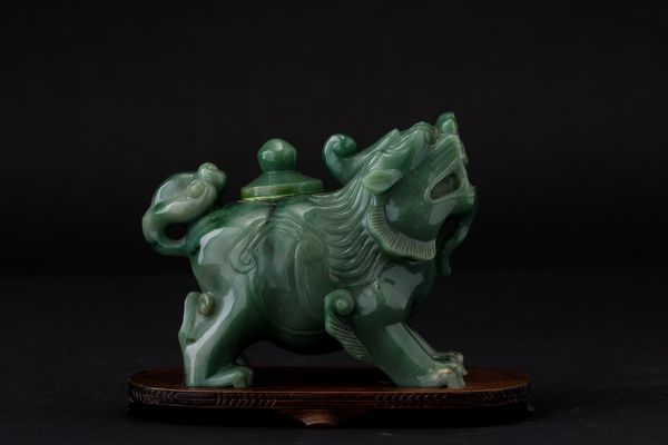 Incensiere a forma di leoncino in giada verde mela, Cina, Dinastia Qing, XIX secolo  - Asta Arte orientale - Associazione Nazionale - Case d'Asta italiane