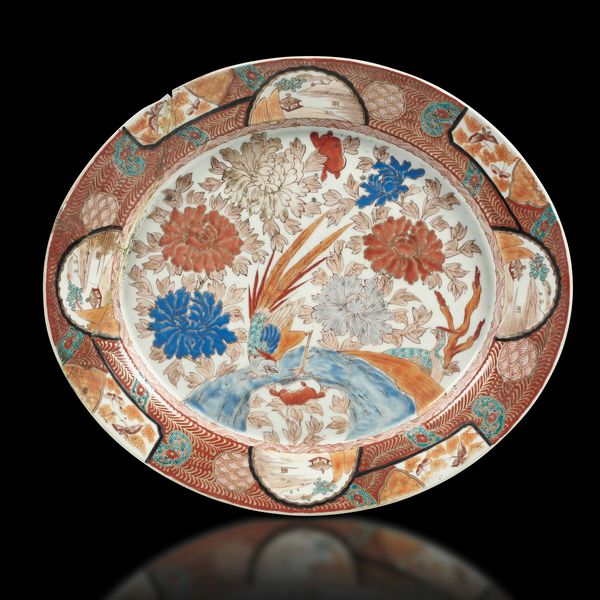 Coppia di potiches e un grande piatto in porcellana Imari con decori floreali, Giappone, fine XIX secolo  - Asta Arte orientale - Associazione Nazionale - Case d'Asta italiane