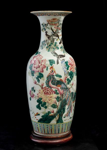 Vaso in porcellana con i toni della Famiglia Rosa raffigurante pavone e peonie in fiore, Cina, Dinastia Qing, XIX secolo  - Asta Arte orientale - Associazione Nazionale - Case d'Asta italiane