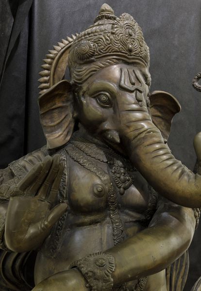 Grande scultura in ottone raffigurante Ganesh danzante, India, XX secolo  - Asta Arte orientale - Associazione Nazionale - Case d'Asta italiane