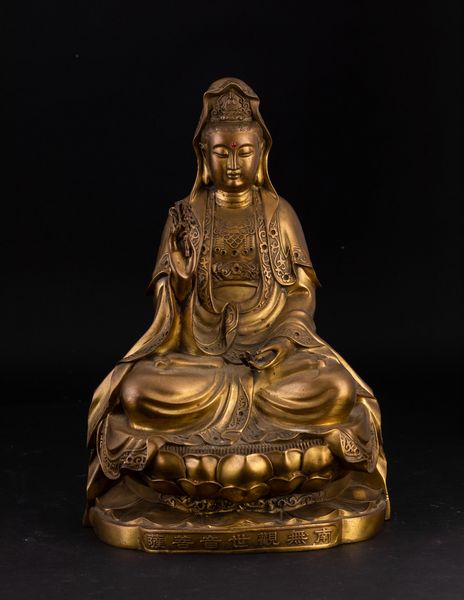 Figura di Buddha seduto su fiore di loto con iscrizione in bronzo, Cina, XX secolo  - Asta Arte orientale - Associazione Nazionale - Case d'Asta italiane