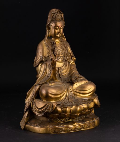 Figura di Buddha seduto su fiore di loto con iscrizione in bronzo, Cina, XX secolo  - Asta Arte orientale - Associazione Nazionale - Case d'Asta italiane