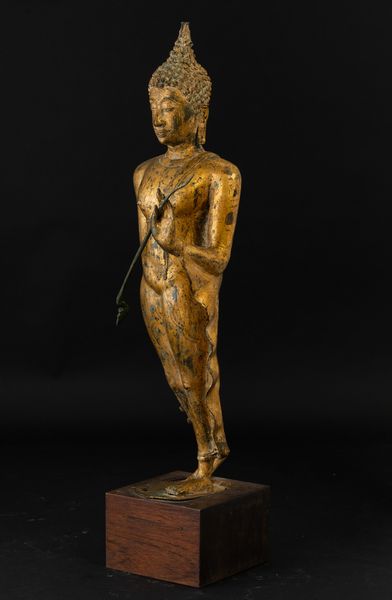 Figura di Buddha stante in bronzo dorato, Thailandia, Ayutthaya, XVII secolo  - Asta Arte orientale - Associazione Nazionale - Case d'Asta italiane