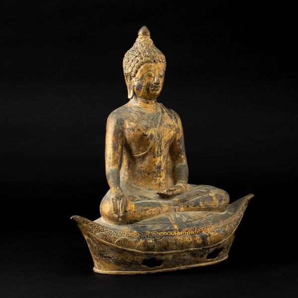 Figura di Buddha Sakyamuni in bronzo dorato, Thailandia, XIX secolo  - Asta Arte orientale - Associazione Nazionale - Case d'Asta italiane