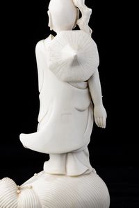 Figura di saggio in porcellana Blanc de Chine, Dehua, Cina, XX secolo  - Asta Arte orientale - Associazione Nazionale - Case d'Asta italiane