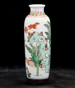 Vaso in porcellana Famiglia Verde raffigurante paesaggio con drago e fenice, Cina, Dinastia Qing, epoca Kangxi (1662-1722)  - Asta Arte orientale - Associazione Nazionale - Case d'Asta italiane