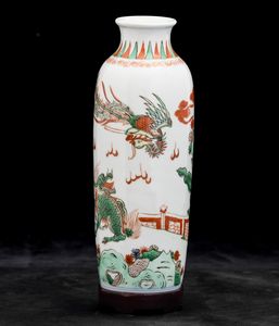 Vaso in porcellana Famiglia Verde raffigurante paesaggio con drago e fenice, Cina, Dinastia Qing, epoca Kangxi (1662-1722)  - Asta Arte orientale - Associazione Nazionale - Case d'Asta italiane