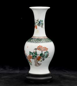 Vaso in porcellana Famiglia Verde raffigurante scena di vita comune con cortigiana e fanciulli, Cina, Dinastia Qing, XIX secolo  - Asta Arte orientale - Associazione Nazionale - Case d'Asta italiane