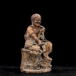 Figura di saggio in terracotta parzialmente dipinta, Cina, Dinastia Qing, XIX secolo  - Asta Arte orientale - Associazione Nazionale - Case d'Asta italiane