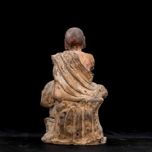 Figura di saggio in terracotta parzialmente dipinta, Cina, Dinastia Qing, XIX secolo  - Asta Arte orientale - Associazione Nazionale - Case d'Asta italiane