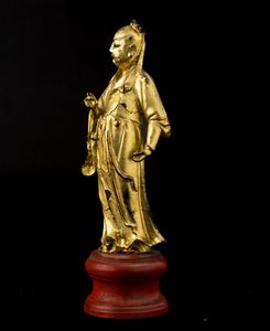 Figura di dignitario in bronzo dorato, Cina, Dinastia Qing, epoca Qianlong (1736-1796)  - Asta Arte orientale - Associazione Nazionale - Case d'Asta italiane