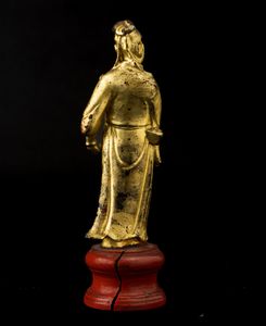 Figura di dignitario in bronzo dorato, Cina, Dinastia Qing, epoca Qianlong (1736-1796)  - Asta Arte orientale - Associazione Nazionale - Case d'Asta italiane