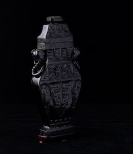 Vaso in lacca nera con coperchio e decoro inciso d'ispirazione arcaica, Cina, Dinastia Qing, XIX secolo  - Asta Arte orientale - Associazione Nazionale - Case d'Asta italiane