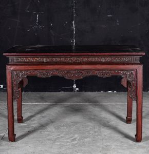 Consolle in legno con decori geometrici, Cina, XX secolo  - Asta Arte orientale - Associazione Nazionale - Case d'Asta italiane