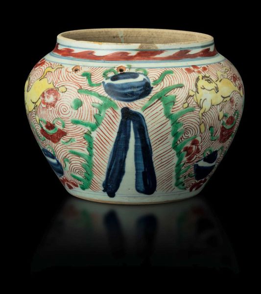 Vaso globulare in porcellana con figure di cavalli e decori naturalistici, Cina, Dinastia Qing, epoca Shunzhi (1644-1661)  - Asta Fine Chinese Works of Art - Associazione Nazionale - Case d'Asta italiane