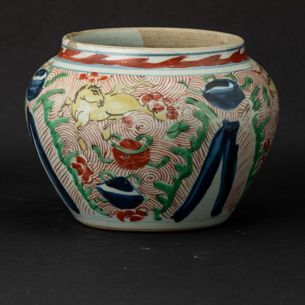 Vaso globulare in porcellana con figure di cavalli e decori naturalistici, Cina, Dinastia Qing, epoca Shunzhi (1644-1661)  - Asta Fine Chinese Works of Art - Associazione Nazionale - Case d'Asta italiane