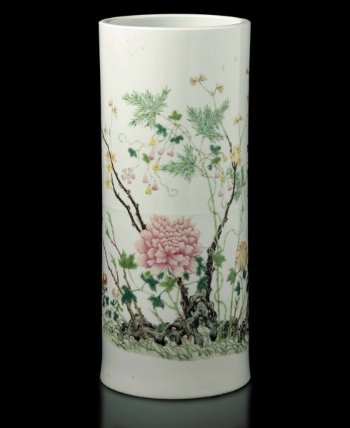 Vaso cilindrico in porcellana con decoro naturalistico e peonie in fiore, Cina, Dinastia Qing, marca e del periodo Guangxu (1875-1908)  - Asta Fine Chinese Works of Art - Associazione Nazionale - Case d'Asta italiane