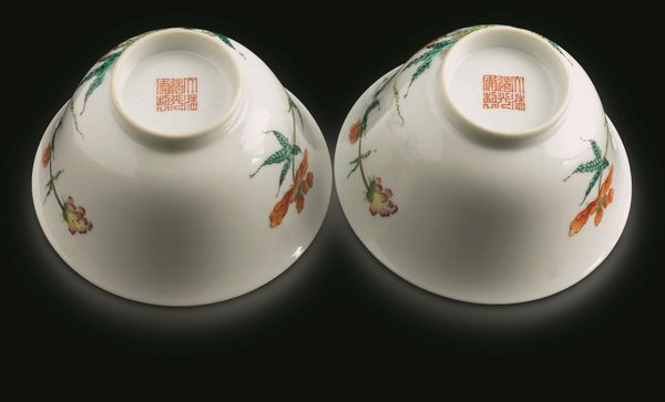 Coppia di ciotole in porcellana con decoro naturalistico marcate, Cina, Dinastia Qing, marca e del periodo Daoguang (1821-1850)  - Asta Fine Chinese Works of Art - Associazione Nazionale - Case d'Asta italiane