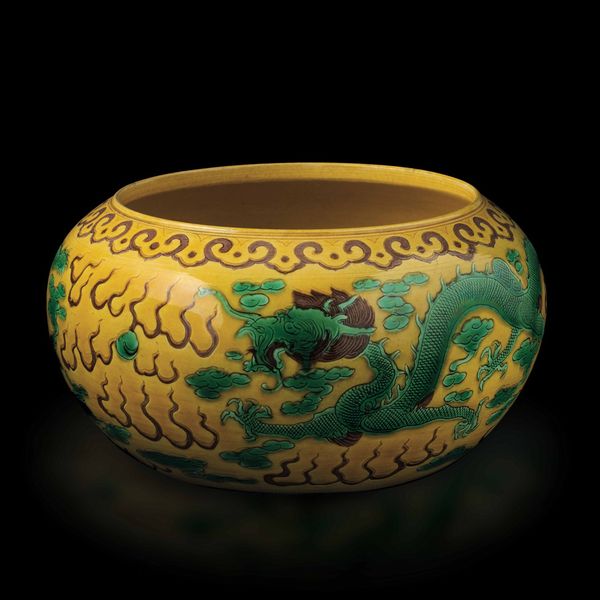 Vaso globulare in porcellana a smalti Sancai con decoro di draghi tra le nuvole, Cina, Dinastia Qing, XIX secolo  - Asta Fine Chinese Works of Art - Associazione Nazionale - Case d'Asta italiane