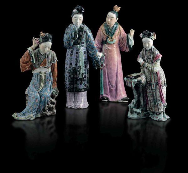 Quattro figure in porcellana raffiguranti fanciulle e saggio, Cina, Dinastia Qing, XIX secolo  - Asta Fine Chinese Works of Art - Associazione Nazionale - Case d'Asta italiane