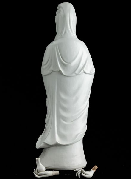 Grande figura di Guanyin in porcellana Blanc de Chine, Cina, Dinastia Qing, epoca Jiaqing (1796-1820)  - Asta Fine Chinese Works of Art - Associazione Nazionale - Case d'Asta italiane