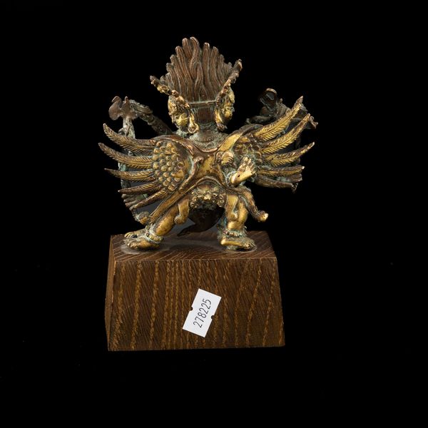 Figura di Mahakala in Yab-Yum in bronzo dorato, Tibet, XVII secolo  - Asta Fine Chinese Works of Art - Associazione Nazionale - Case d'Asta italiane