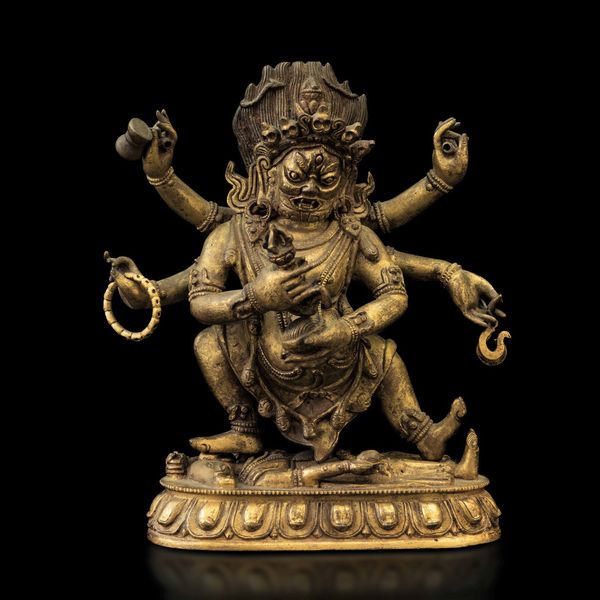 Figura di Mahakala stante su fiore di loto in bronzo dorato con tracce di policromia, Tibet, XVII secolo  - Asta Fine Chinese Works of Art - Associazione Nazionale - Case d'Asta italiane