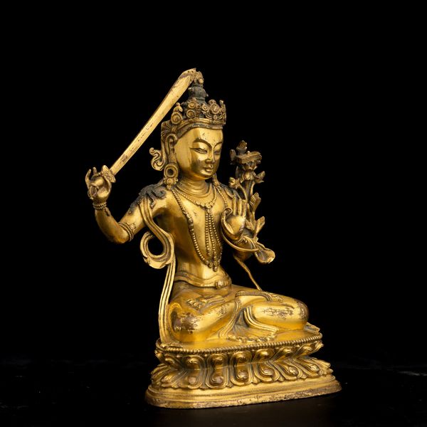 Figura di divinit con spada in bronzo dorato, Cina, Dinastia Qing, XVIII secolo  - Asta Fine Chinese Works of Art - Associazione Nazionale - Case d'Asta italiane