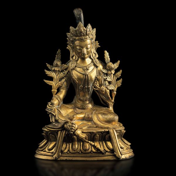 Figura di Buddha seduto su doppio fiore di loto in bronzo dorato con tracce di policromia, Cina, Dinastia Qing, XVIII secolo  - Asta Fine Chinese Works of Art - Associazione Nazionale - Case d'Asta italiane