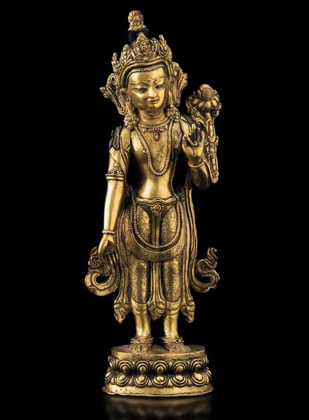 Figura di Padmapani stante su doppio fiore di loto in bronzo dorato con tracce di policromia, Nepal, XV secolo  - Asta Fine Chinese Works of Art - Associazione Nazionale - Case d'Asta italiane