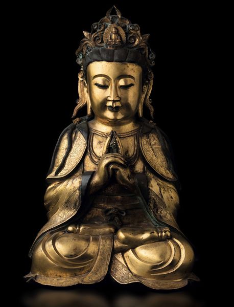 Grande figura di Guanyin incoronata in bronzo parzialmente dorato, Cina, XX secolo  - Asta Fine Chinese Works of Art - Associazione Nazionale - Case d'Asta italiane