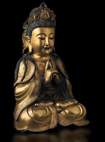 Grande figura di Guanyin incoronata in bronzo parzialmente dorato, Cina, XX secolo  - Asta Fine Chinese Works of Art - Associazione Nazionale - Case d'Asta italiane