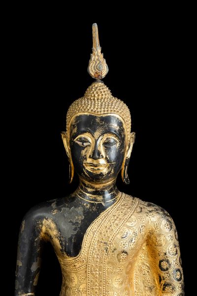 Grande figura di Buddha Amitayus in bronzo parzialmente dorato e laccato, Thailandia, XIX secolo  - Asta Fine Chinese Works of Art - Associazione Nazionale - Case d'Asta italiane