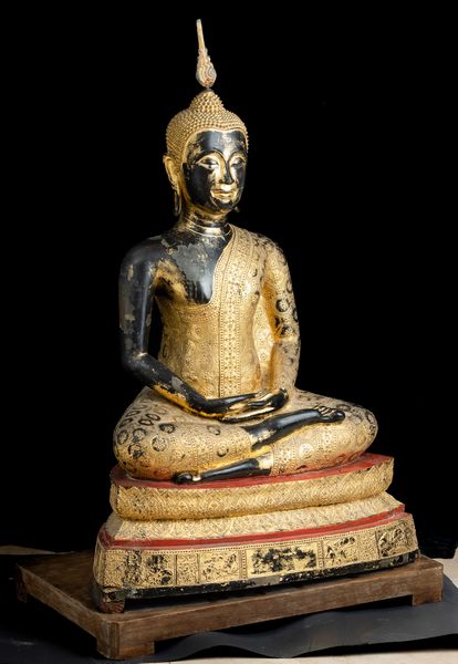 Grande figura di Buddha Amitayus in bronzo parzialmente dorato e laccato, Thailandia, XIX secolo  - Asta Fine Chinese Works of Art - Associazione Nazionale - Case d'Asta italiane