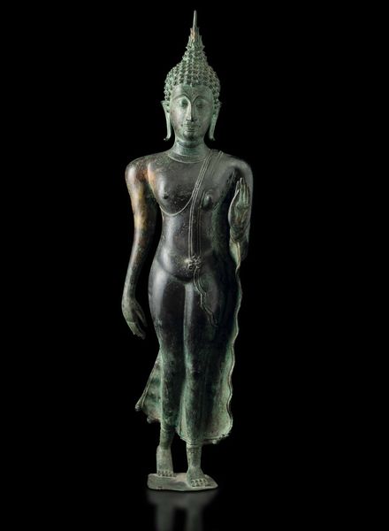 Figura di Buddha stante in bronzo, Thailandia, XIX secolo  - Asta Fine Chinese Works of Art - Associazione Nazionale - Case d'Asta italiane