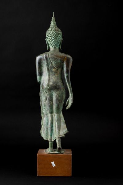 Figura di Buddha stante in bronzo, Thailandia, XIX secolo  - Asta Fine Chinese Works of Art - Associazione Nazionale - Case d'Asta italiane