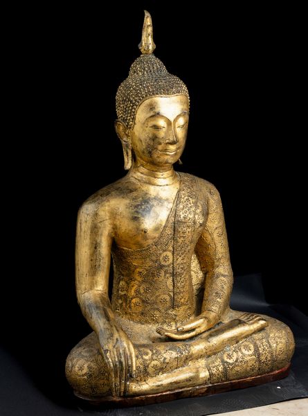 Grande figura di Buddha Sakyamuni in bronzo dorato, Thailandia, XIX secolo  - Asta Fine Chinese Works of Art - Associazione Nazionale - Case d'Asta italiane