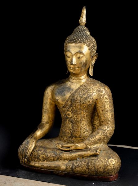 Grande figura di Buddha Sakyamuni in bronzo dorato, Thailandia, XIX secolo  - Asta Fine Chinese Works of Art - Associazione Nazionale - Case d'Asta italiane