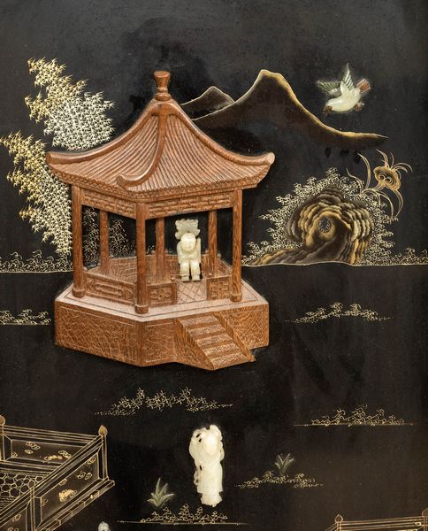 Paravento a sei ante in legno laccato con scene di vita comune e innesti in giada e pietre dure, Cina, Dinastia Qing, XIX secolo  - Asta Fine Chinese Works of Art - Associazione Nazionale - Case d'Asta italiane