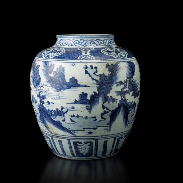 Grande Jar in porcellana bianca e blu con raffigurazione di paesaggio e decori naturalistici entro riserve, Cina, Dinastia Qing, epoca Shunzhi (1644-1661)  - Asta Fine Chinese Works of Art - Associazione Nazionale - Case d'Asta italiane