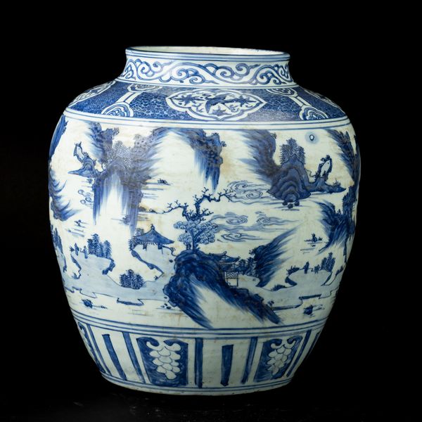 Grande Jar in porcellana bianca e blu con raffigurazione di paesaggio e decori naturalistici entro riserve, Cina, Dinastia Qing, epoca Shunzhi (1644-1661)  - Asta Fine Chinese Works of Art - Associazione Nazionale - Case d'Asta italiane