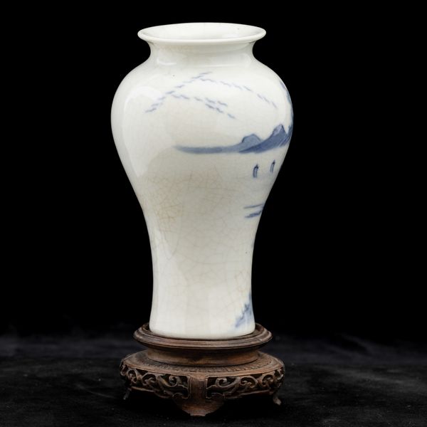 Vaso in porcellana bianca e blu raffigurante paesaggio, Cina, Dinastia Qing, XIX secolo  - Asta Fine Chinese Works of Art - Associazione Nazionale - Case d'Asta italiane